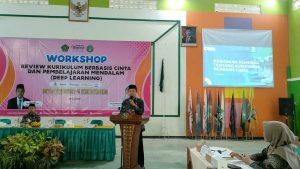 Kepala Kankemenag Kebumen Hadiri dan Menjadi Narasumber Workshop Review Kurikulum Berbasis Cinta dan Deep Learning di MTs Negeri 4 Kebumen