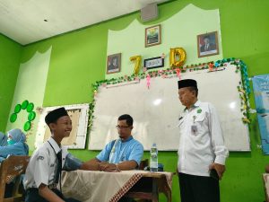 Cek Kesehatan Gratis, MTs Negeri 4 Kebumen Bekerja Sama dengan Puskesmas Rowokele Periksa Kesehatan